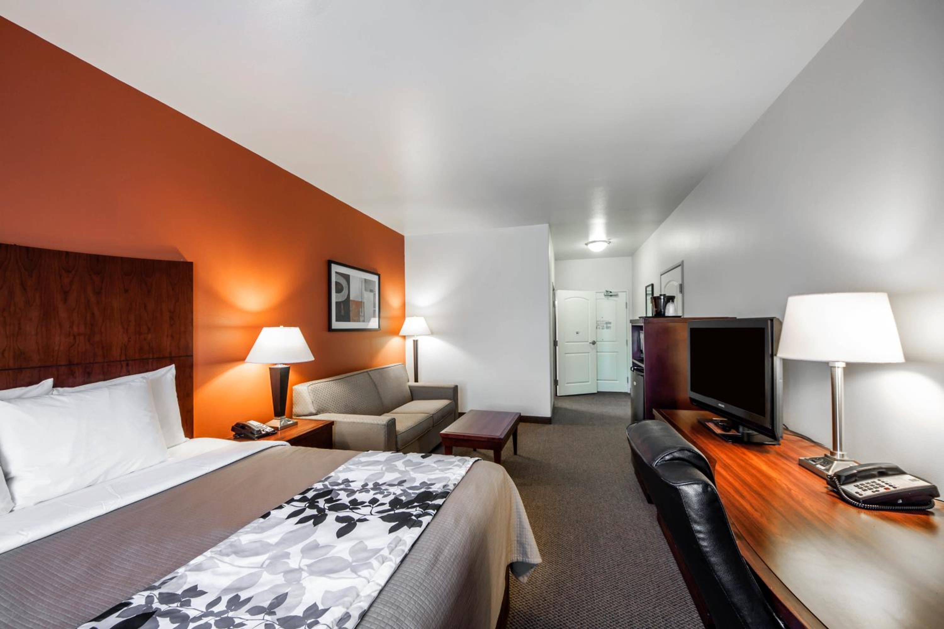 King Suite - Non-Smoking