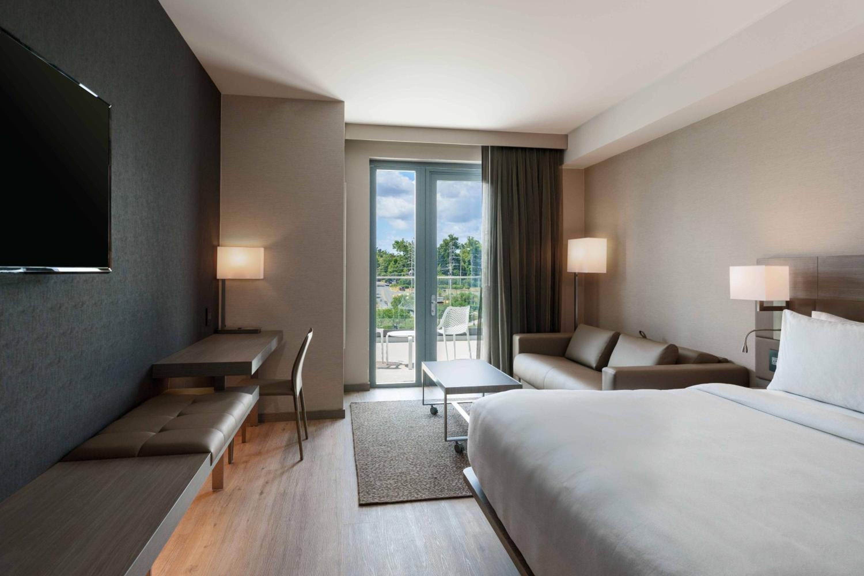 Executive Suite with 1 King, Sofa bed, Balcony