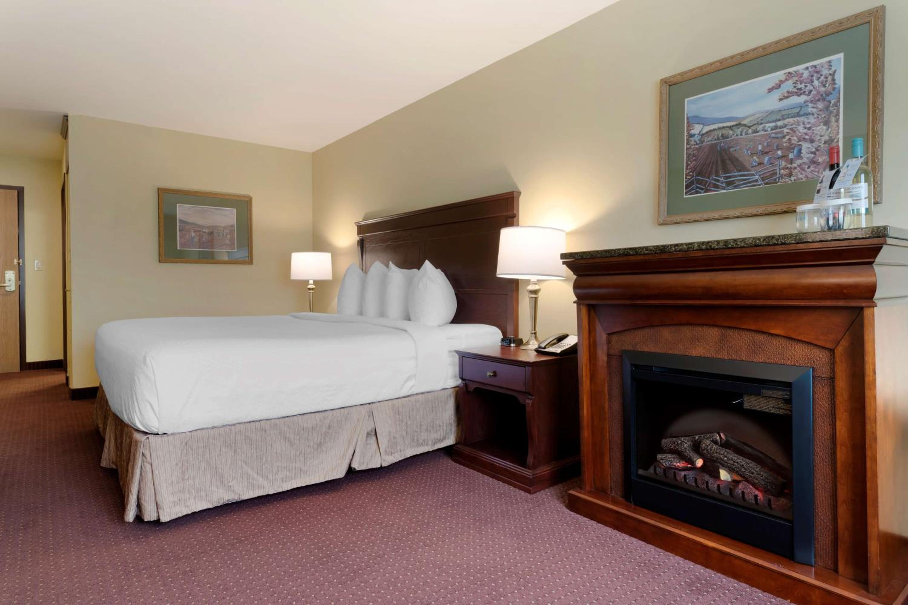 King Suite with Fireplace