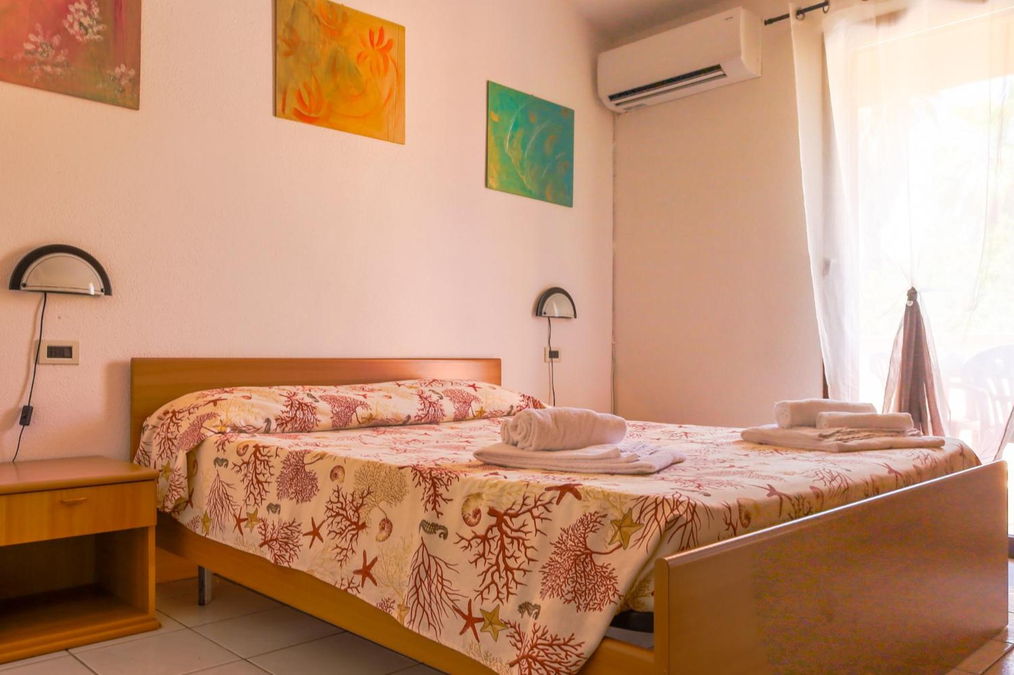 One-Bedroom Apartment (4 Adults + 2 Children))