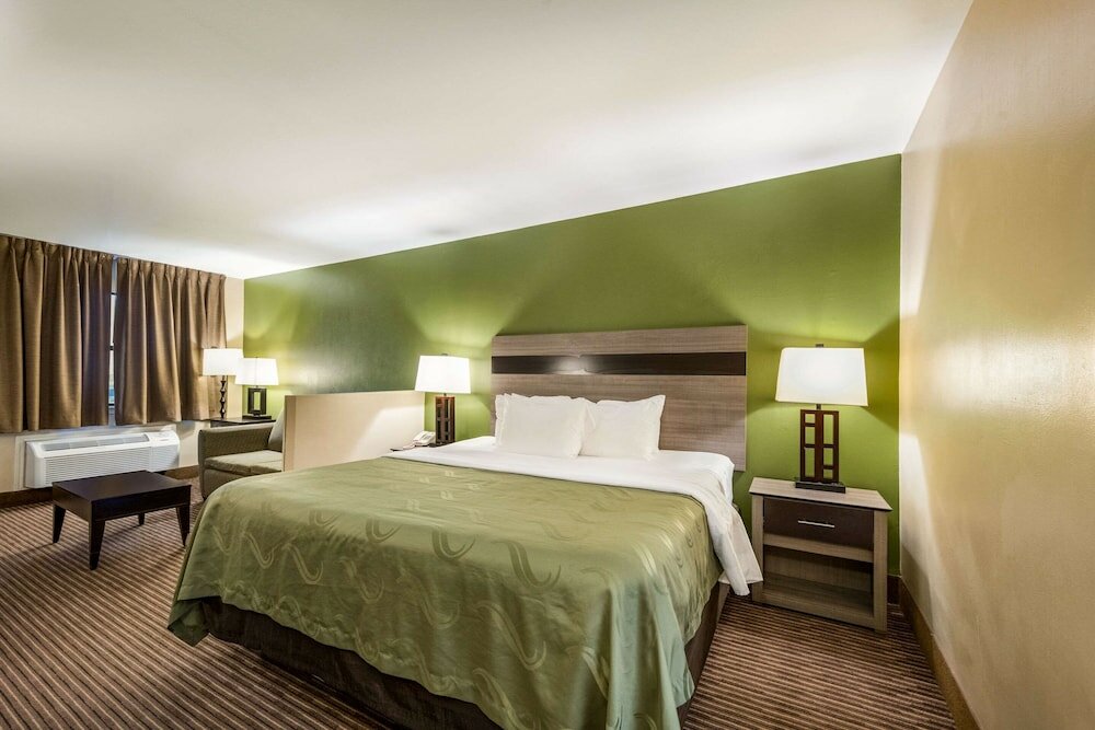 Suite, 1 King Bed, Smoking