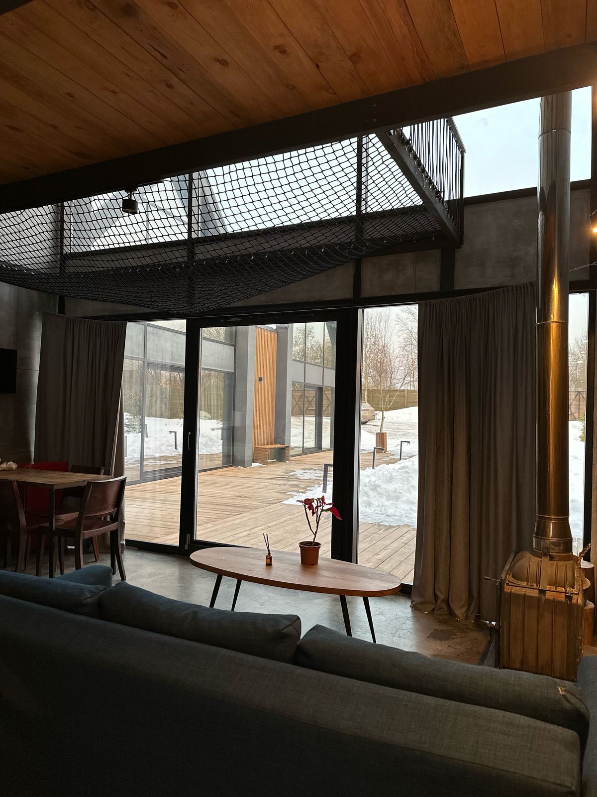 домики около горнолыжного спуска