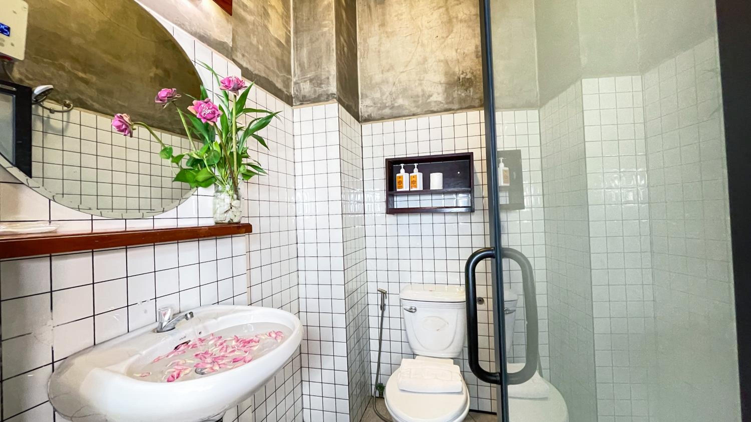 Deluxe Twin - Free Pickup