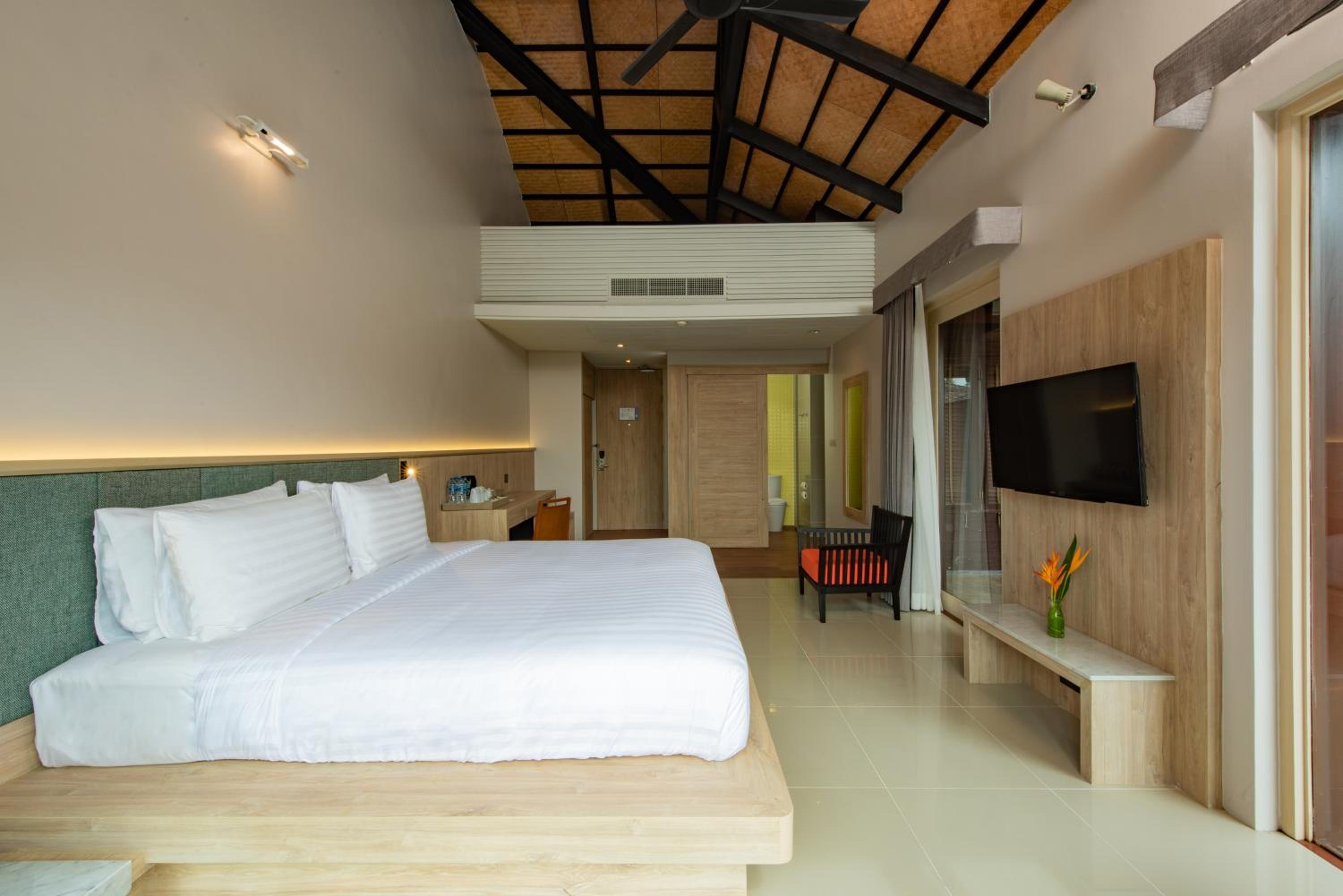 Deluxe Partial Sea View Room 