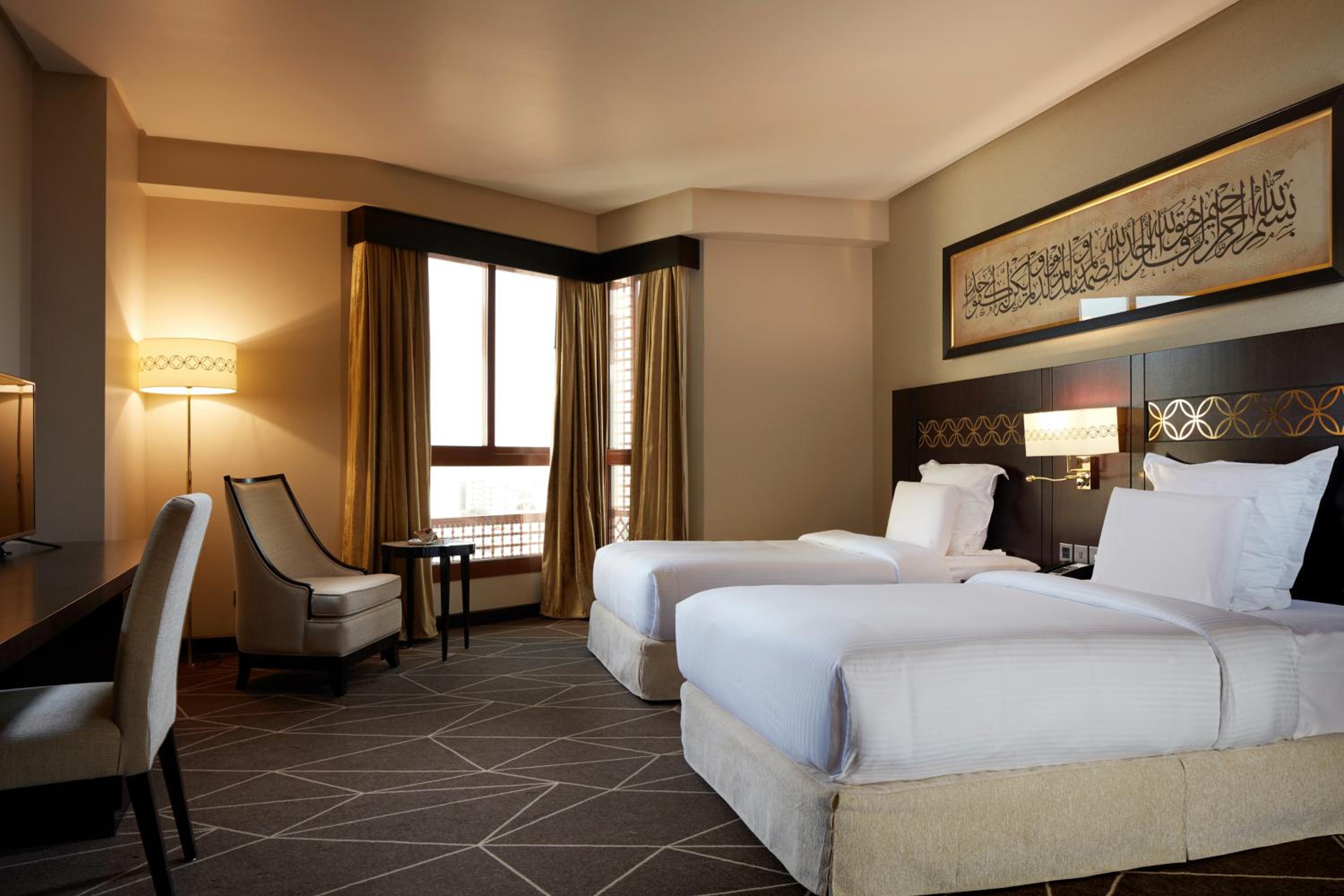 Classic Room, 3 Single Beds, Patio View