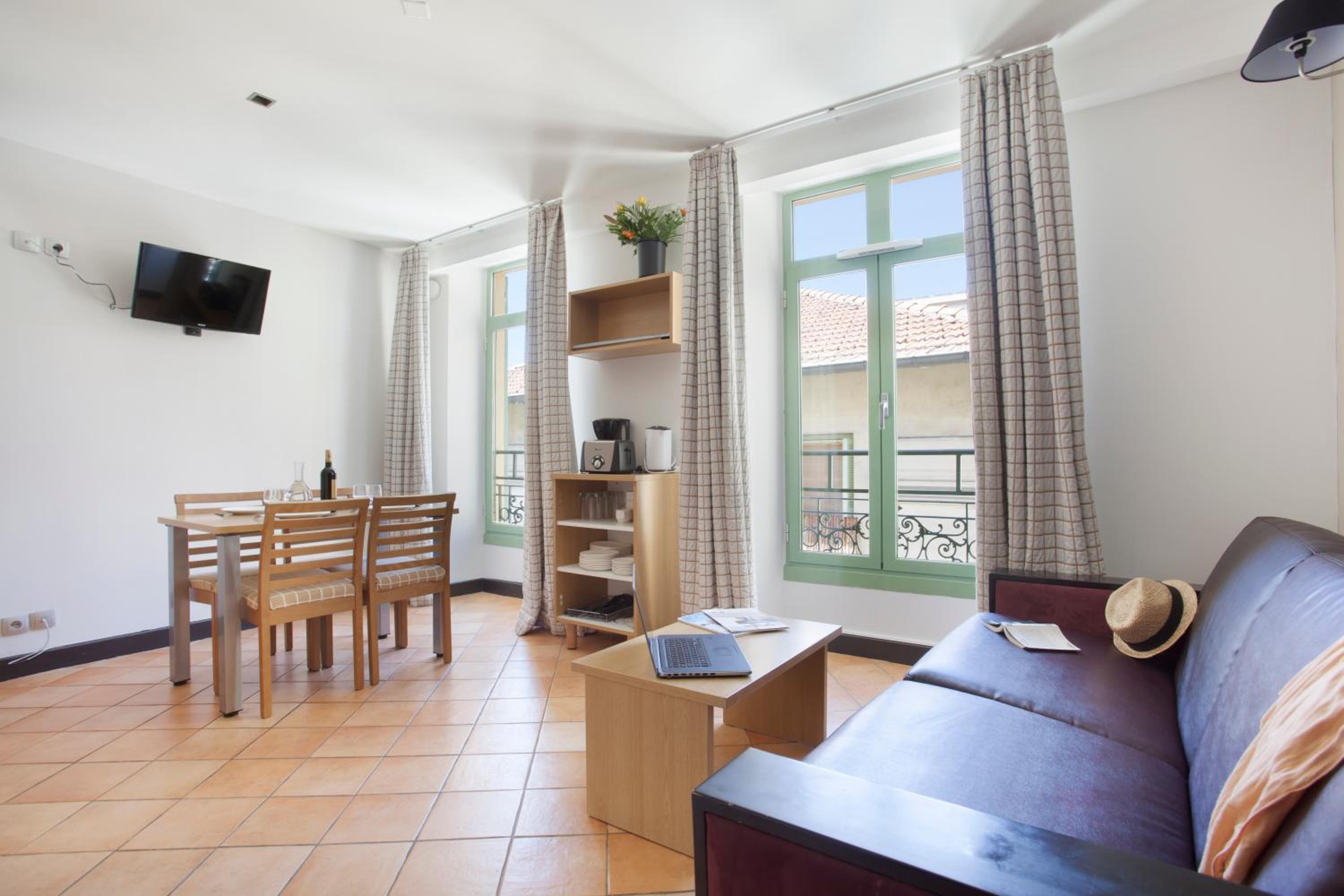 One-Bedroom Apartment (4 Adults)
