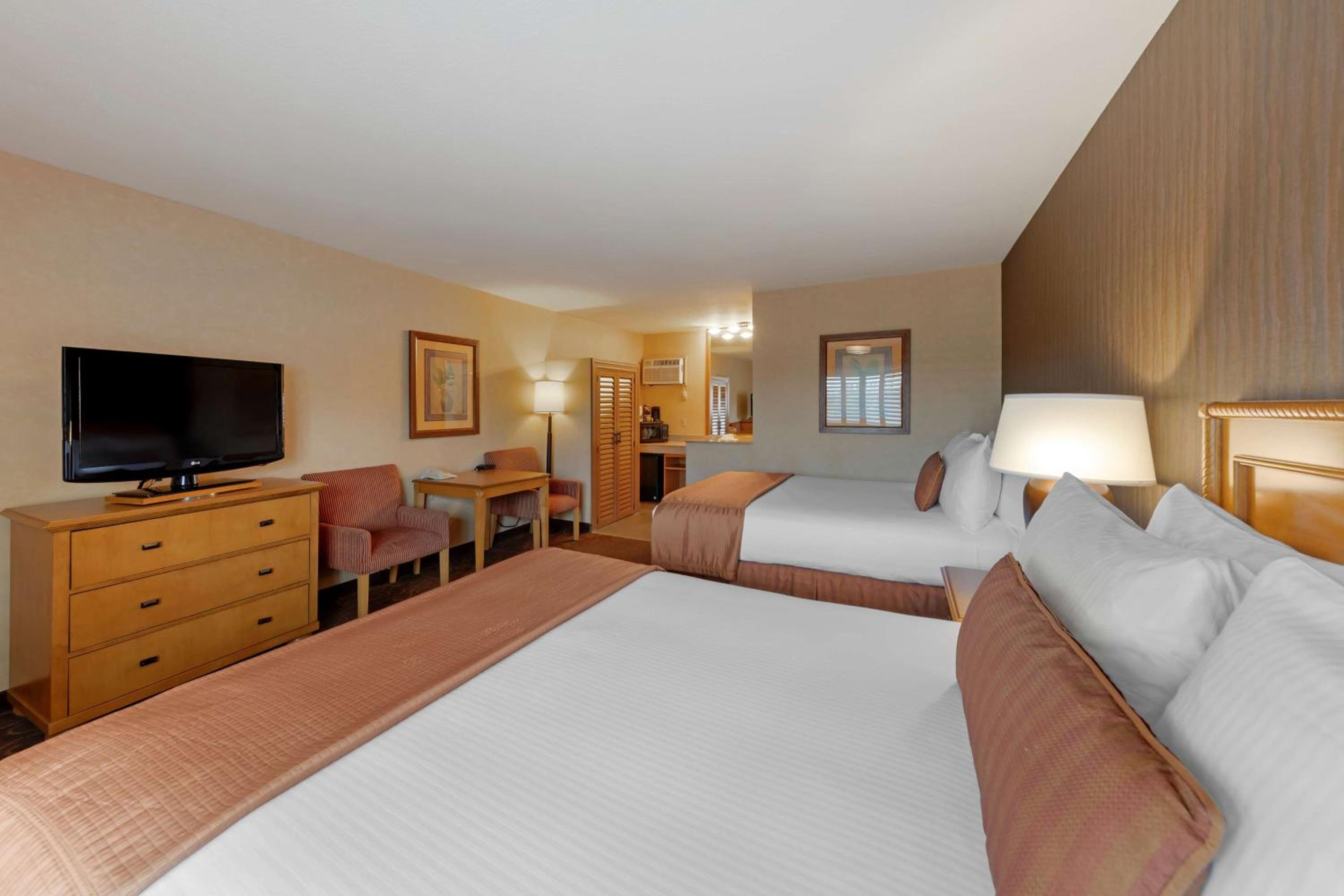 Double Room with Two Double Beds - Disability Access - Non-Smoking