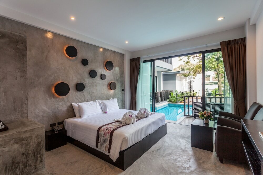Deluxe Room, Pool Access