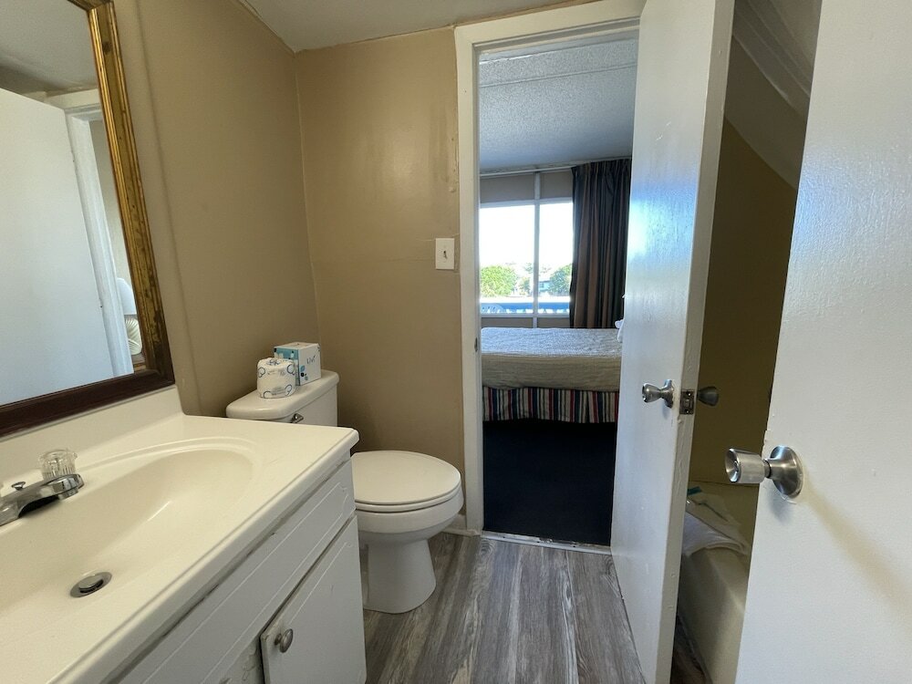 Standard Room, 1 Queen Bed, Smoking, City View