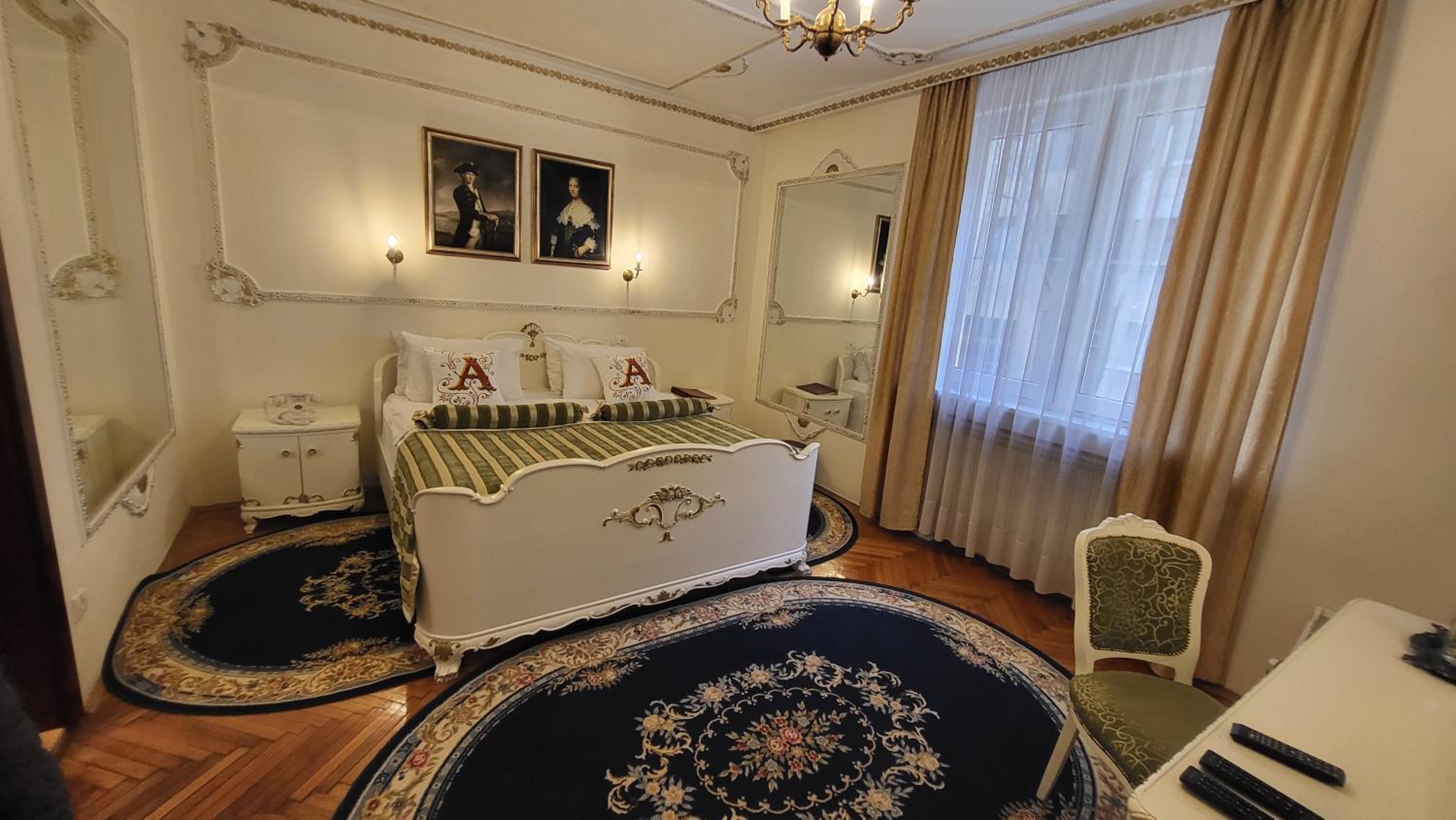 Queen's Suite