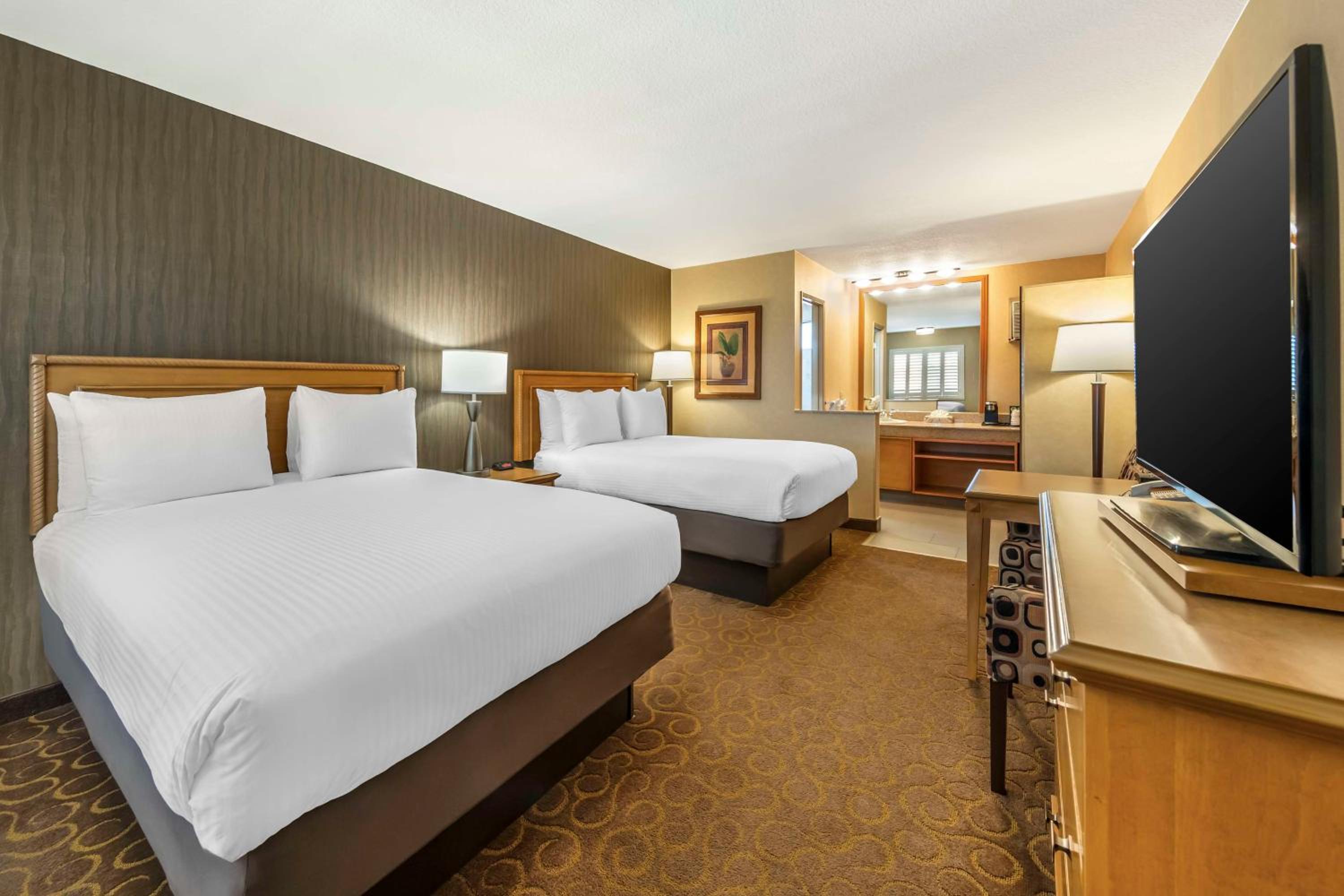 Queen Room with Two Queen Beds - Non-Smoking
