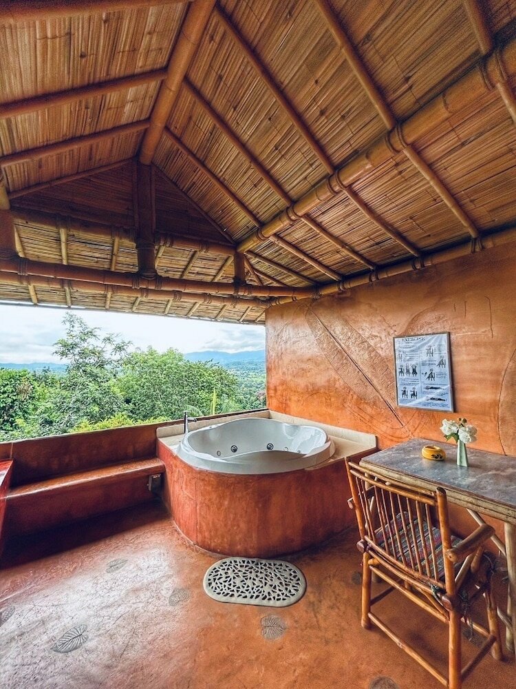 Boutique Cottage with Balcony Bathtub