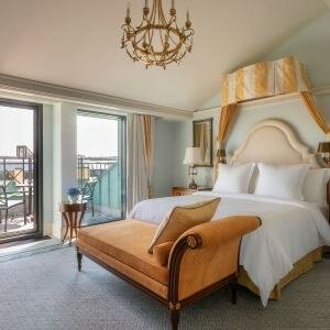 Номер Премиум с террасой (вид на Вознесенский пр-кт)