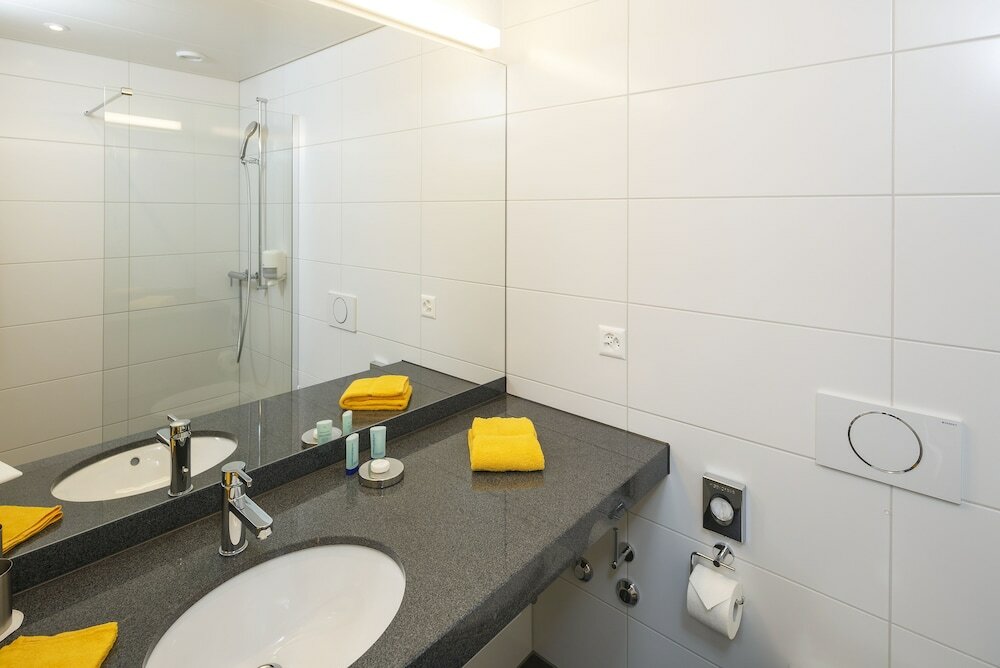 Double Room, 1 Queen Bed