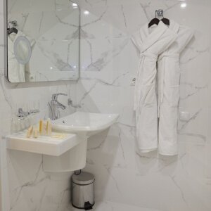 Новый Комфорт с одной двуспальной кроватью