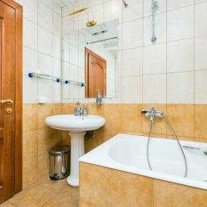 Люкс с кроватью King-Size и балконом