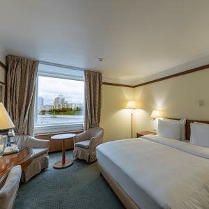 Улучшеный номер с 1 кроватью и видом на реку