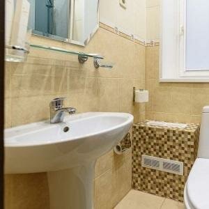 Двухкомнатный номер первая категория (двуспальная кровать +диван)