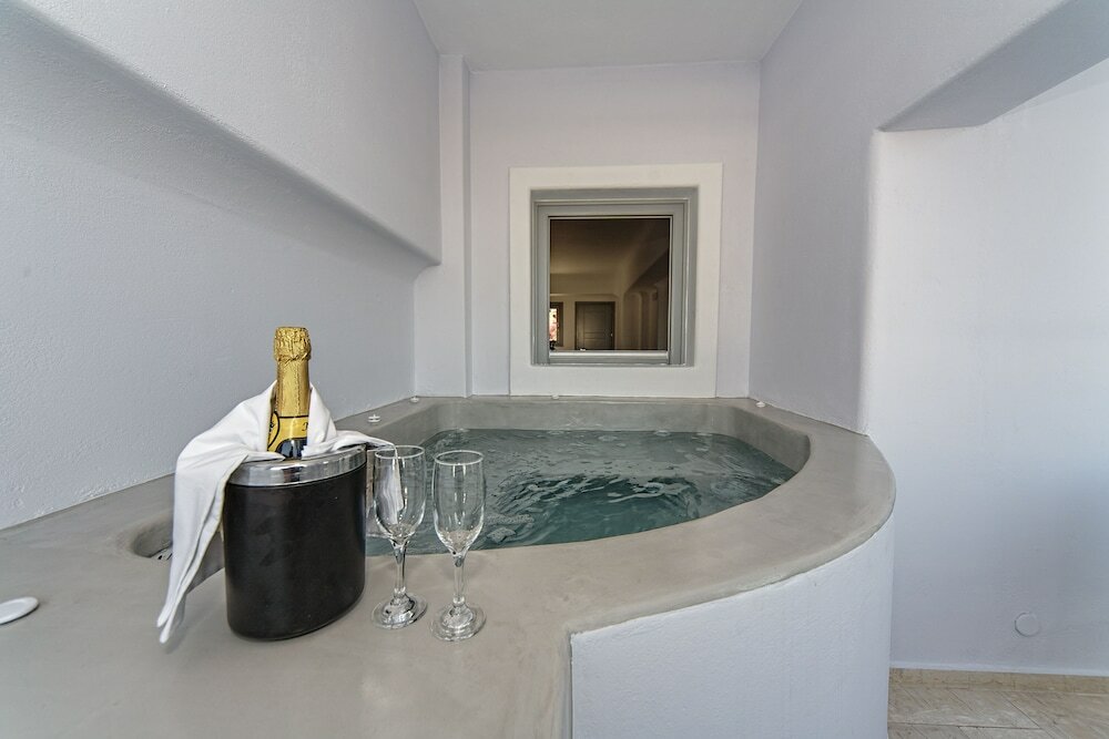 Grand Suite, Jetted Tub, Partial Sea View