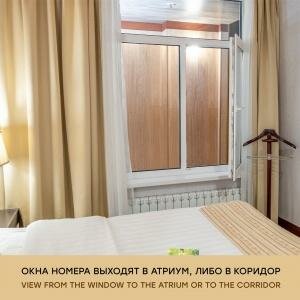 Бюджетный двухместный номер, вид в холл отеля