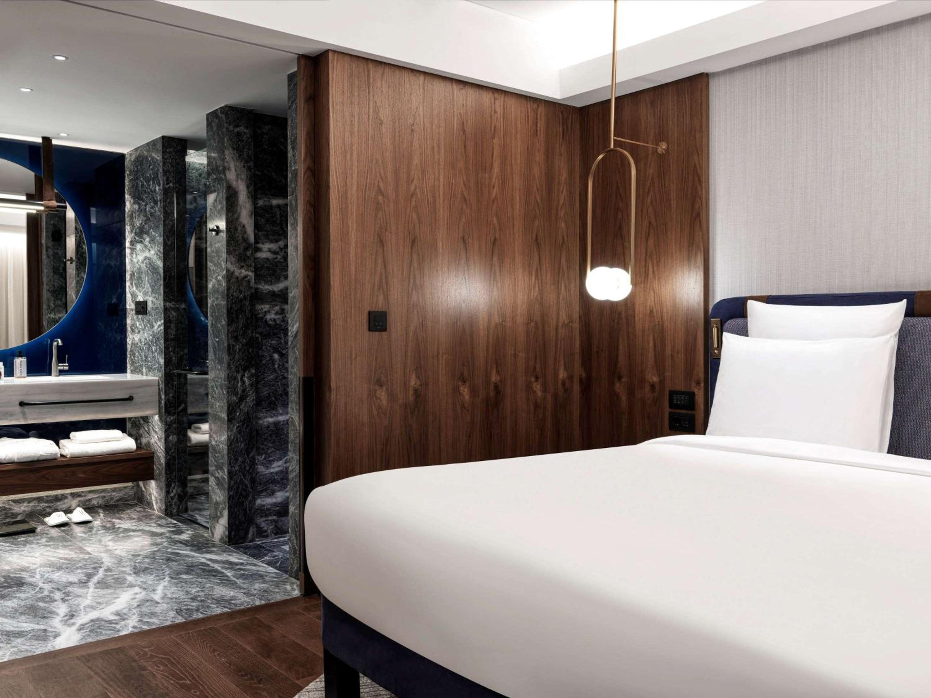 Deluxe King Room with Balcony