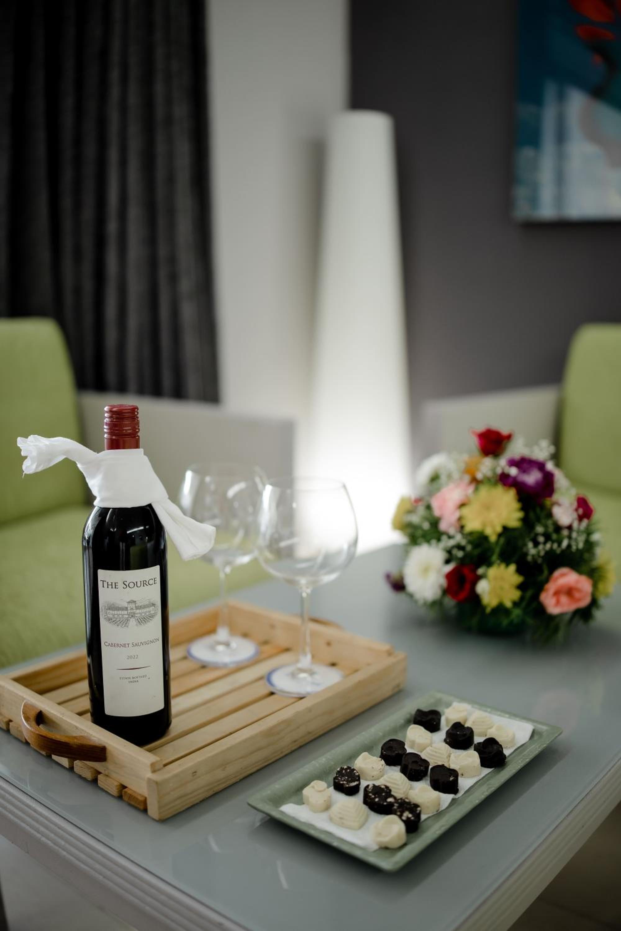 Luxury Garden View Suite with living room 