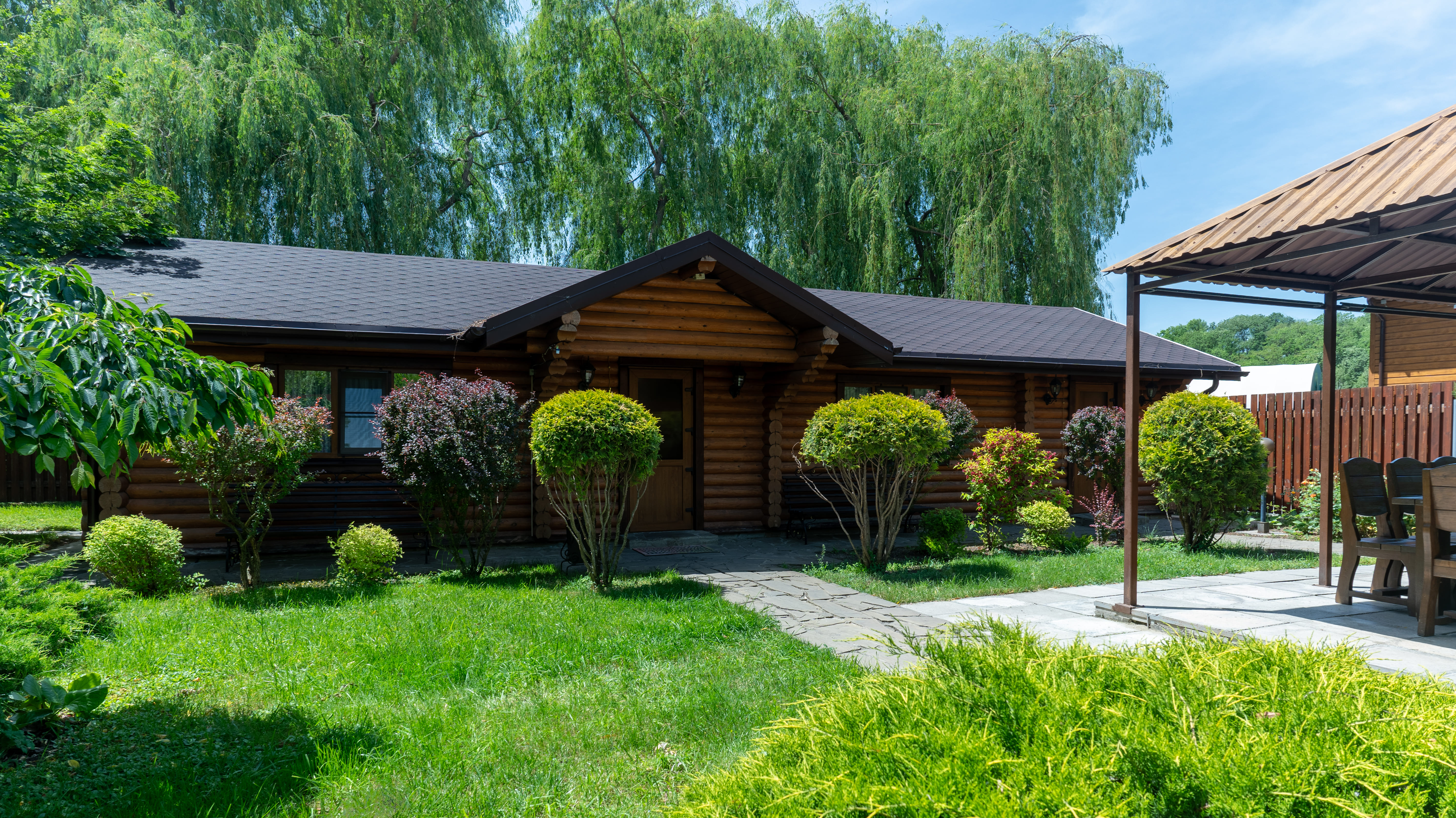 VIP коттедж трехкомнатный с  собственной закрытой территорией, беседкой и зоной барбекю