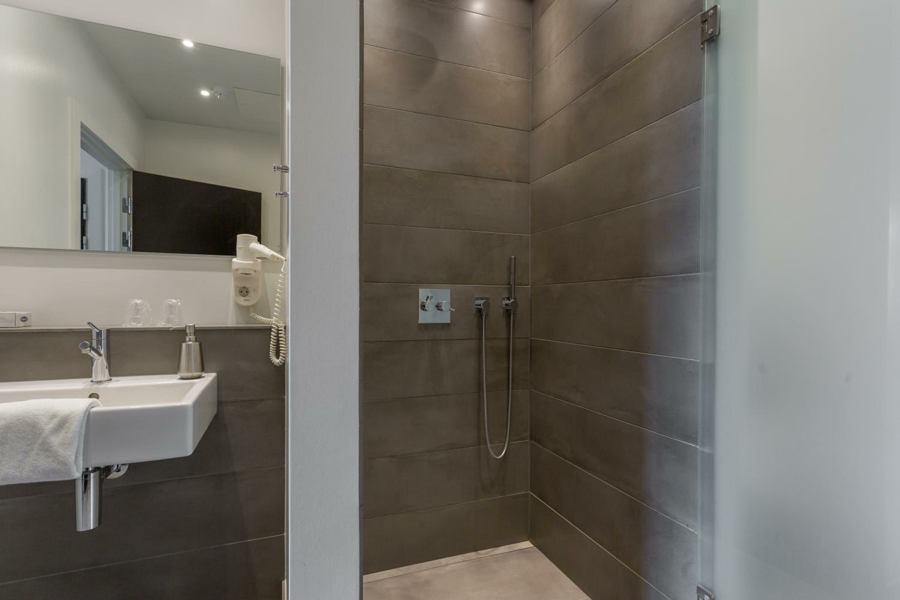 Superior King Room Six