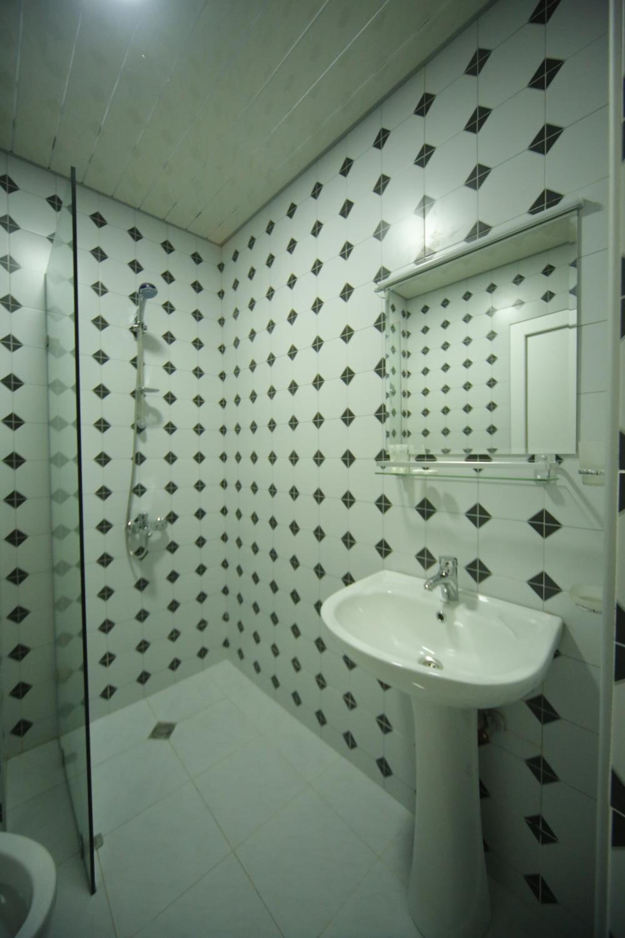 Twin Room with Shower
