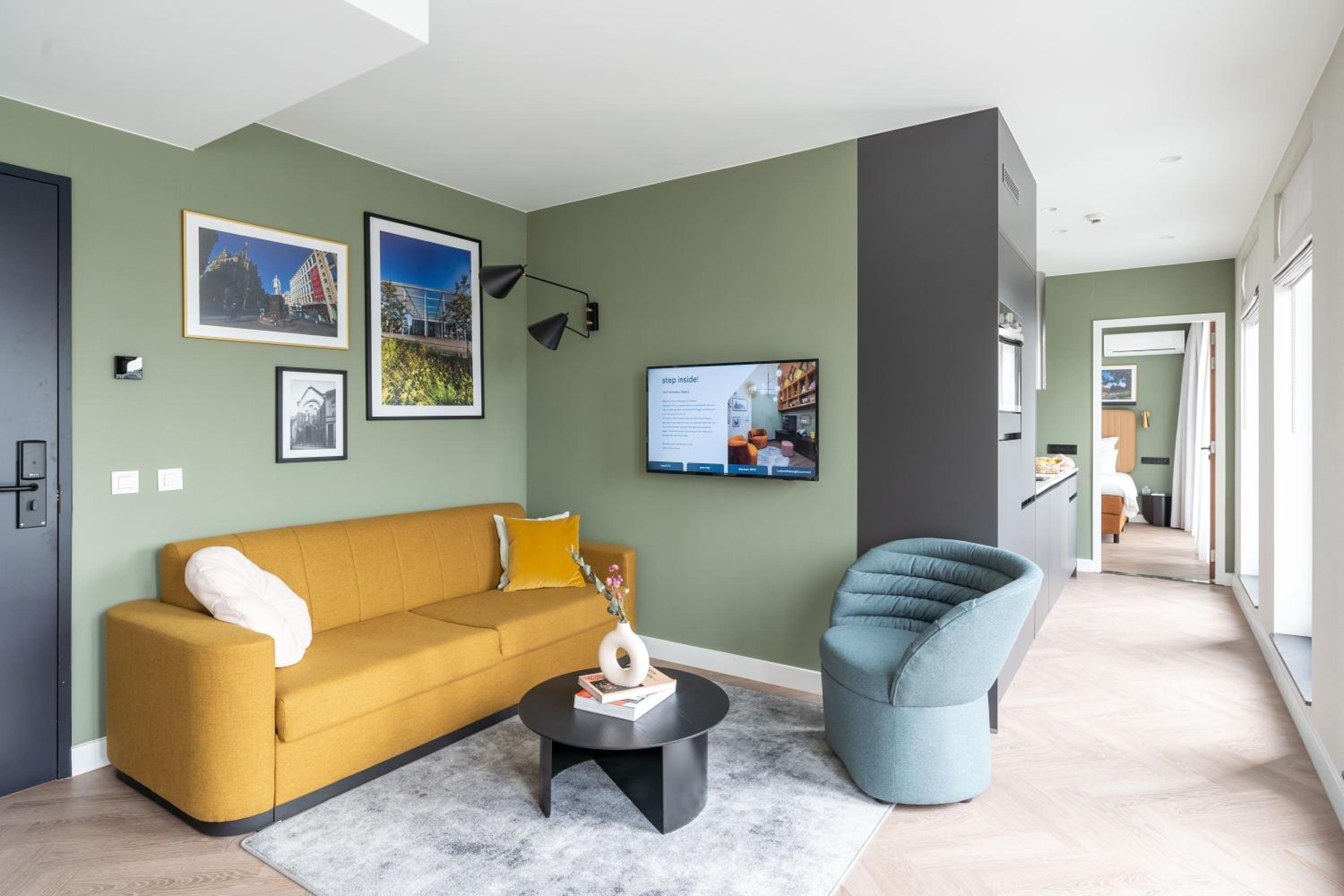 Large 2 Bedroom Apartment with Terrace and Sofa Bed