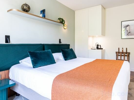 Privilege Queen Room