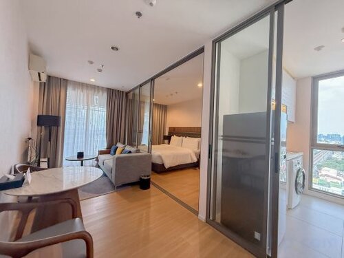 One Bedroom Executive Corner King в Oakwood Suites Tiwanon Bangkok