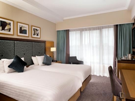 Queen Deluxe Room