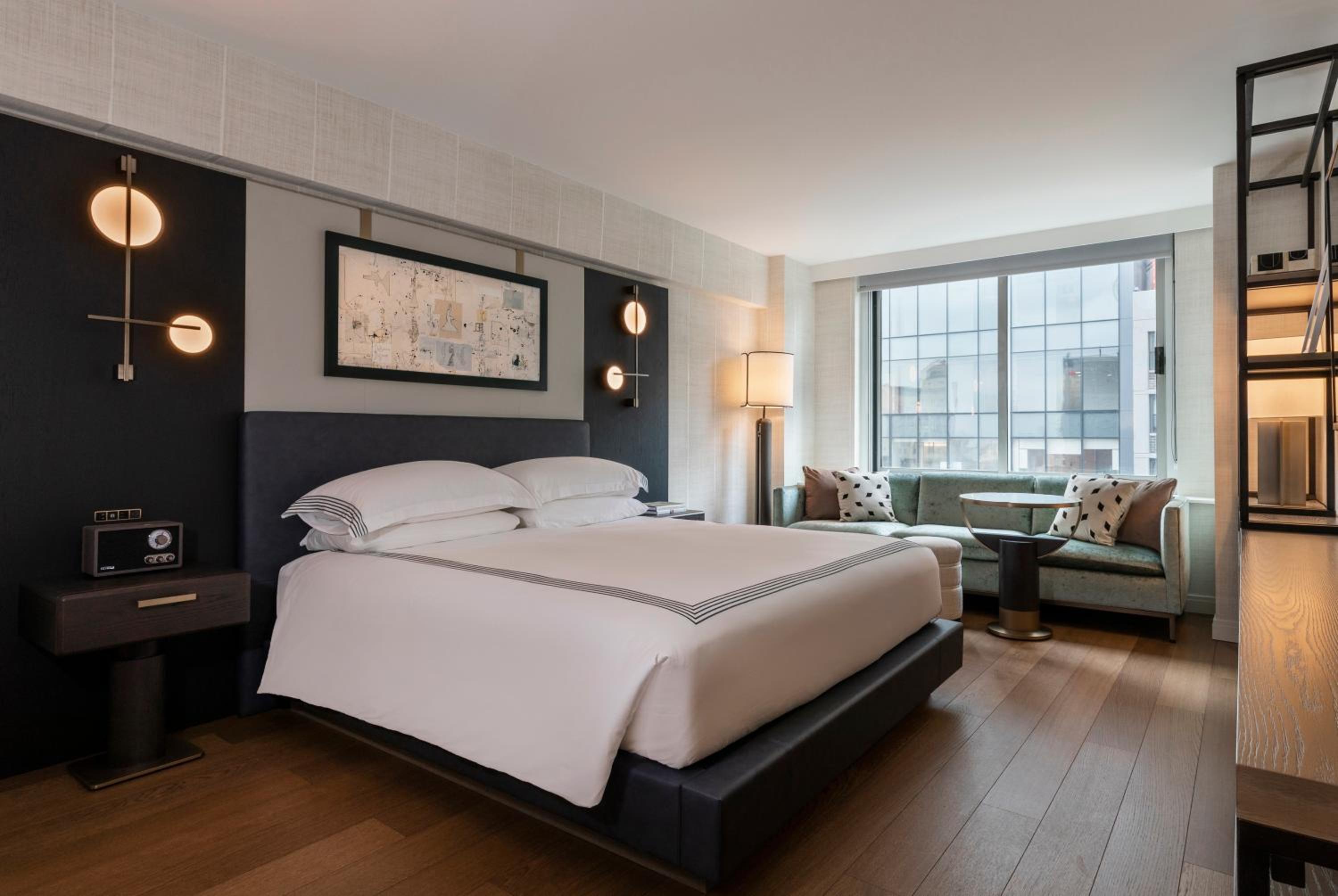 One-Bedroom King Suite - Mobility Accessible/High Floor