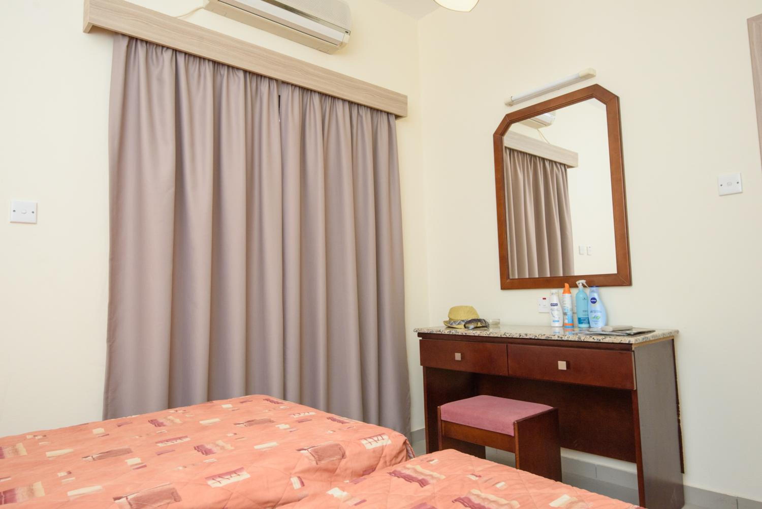 One-Bedroom Apartment - Annex