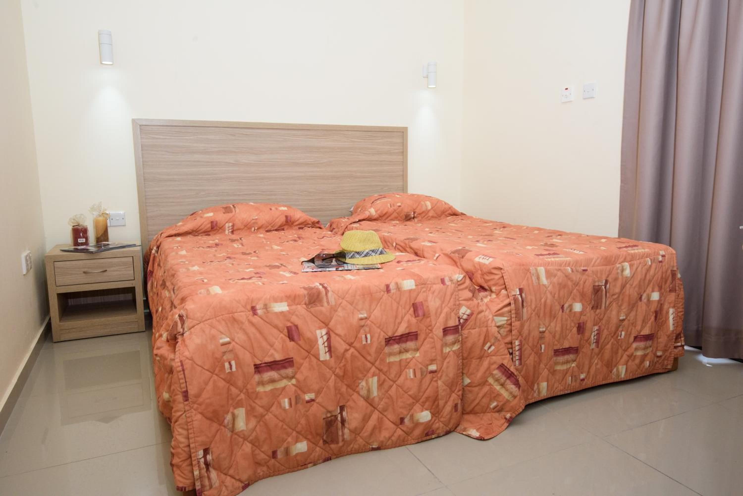 One-Bedroom Apartment - Annex