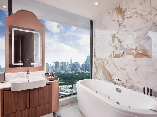 Executive Suite Club Lounge Access