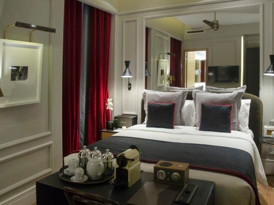 Small Room With Street View