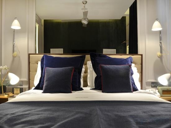 Small Room With Street View