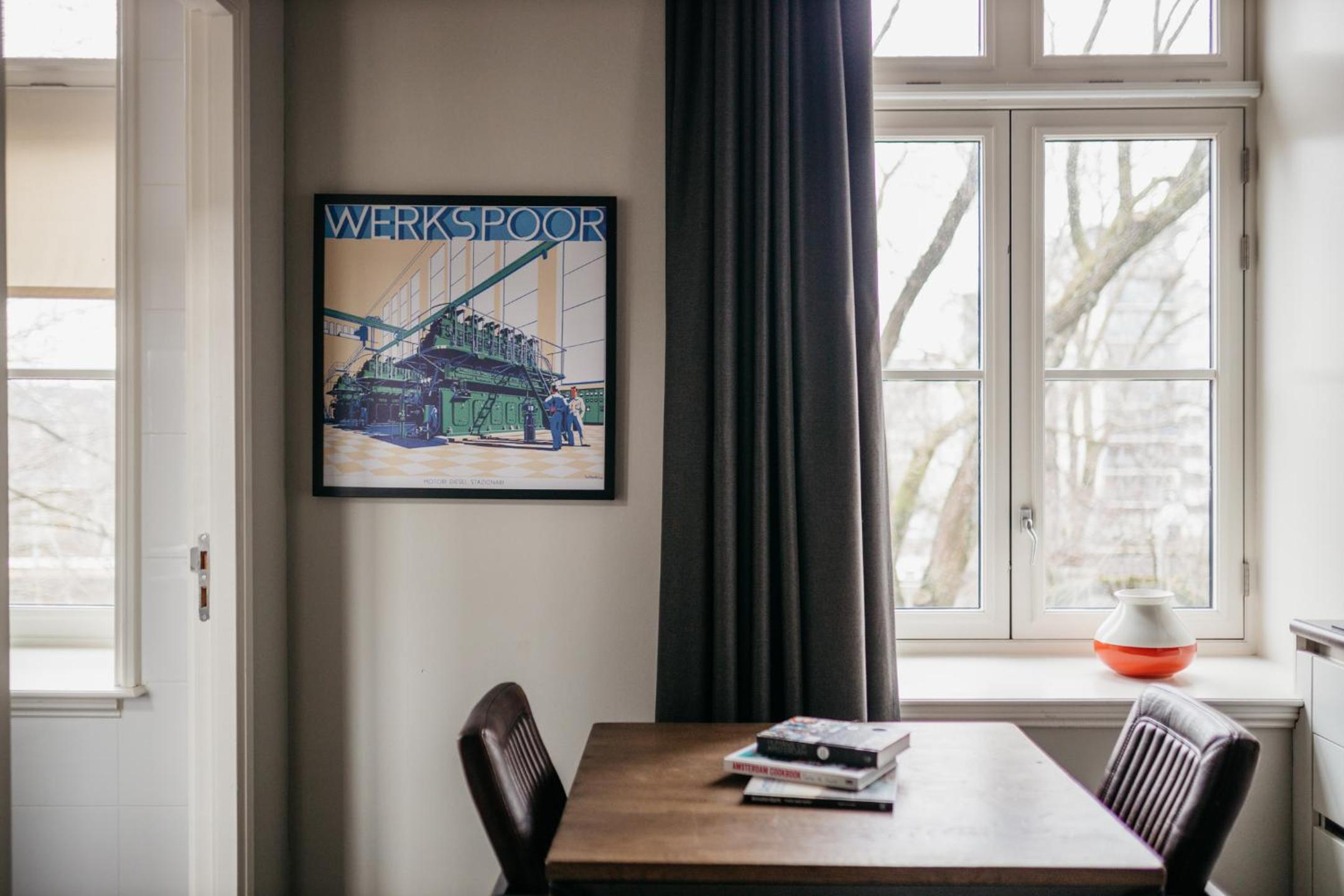 Extra Large Studio with Kitchen - Duplex