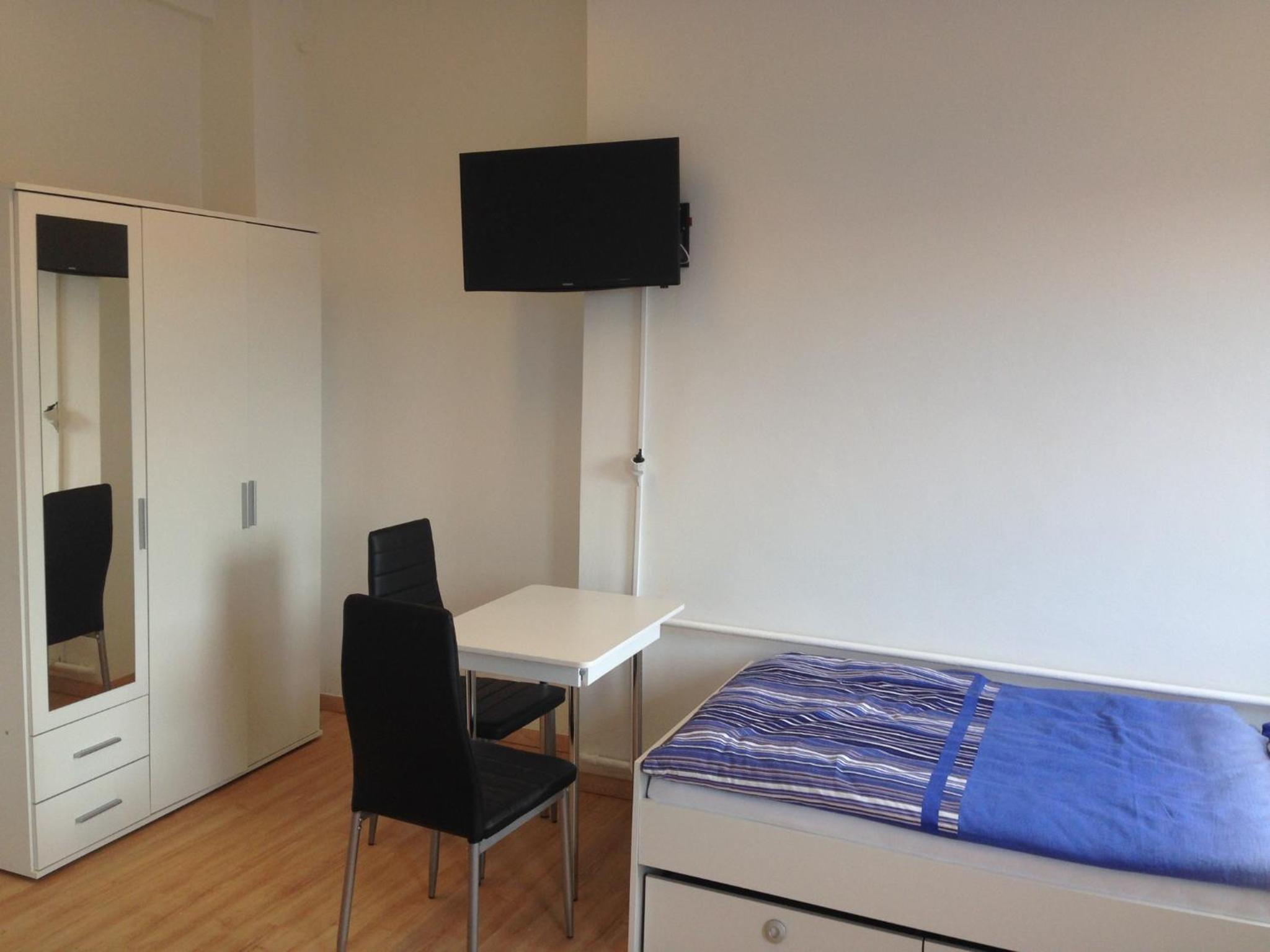 Budget Single Room with Shared Bathroom