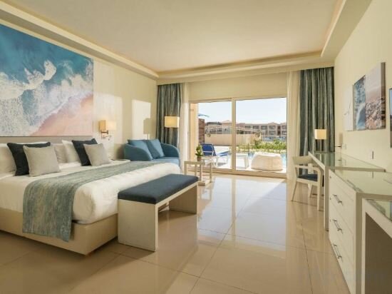 Triple Swim Up Room