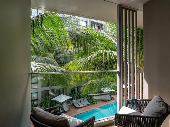 Deluxe Suite Double With Pool View