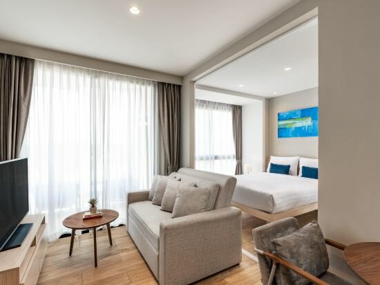 Deluxe Suite Double With Pool View