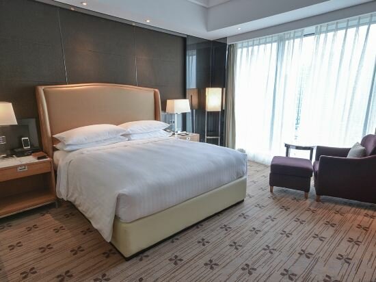 Premier Queen Room
