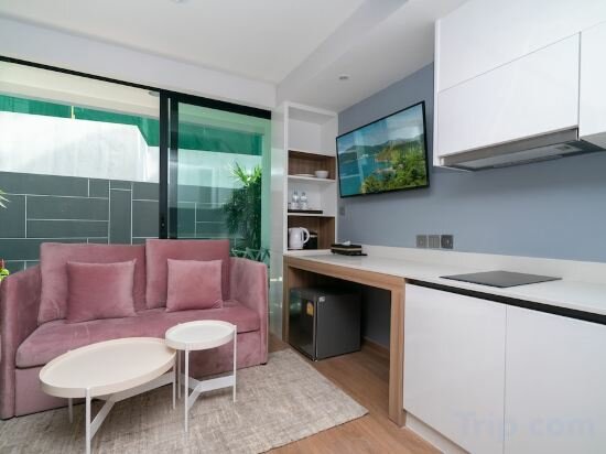 One Bedroom Deluxe Pool Access