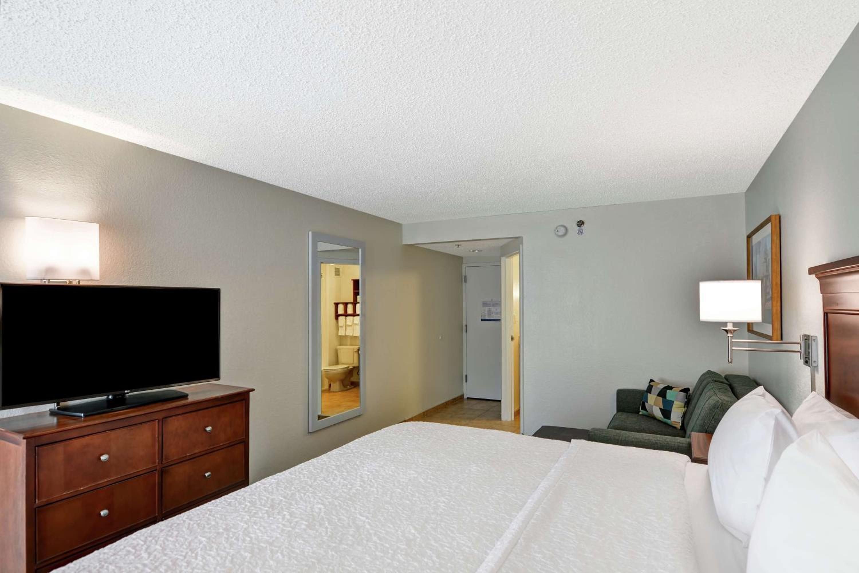 King Room with Sofa Bed and Study - Non-Smoking