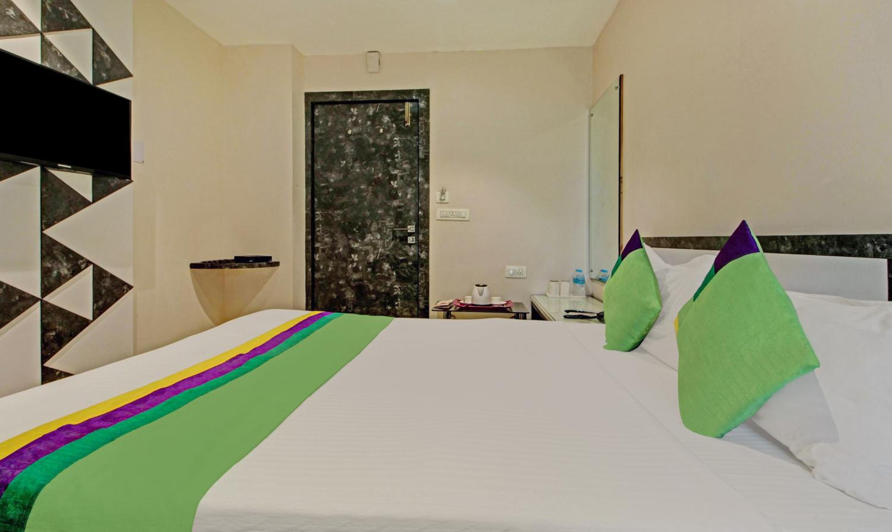 Economy Room