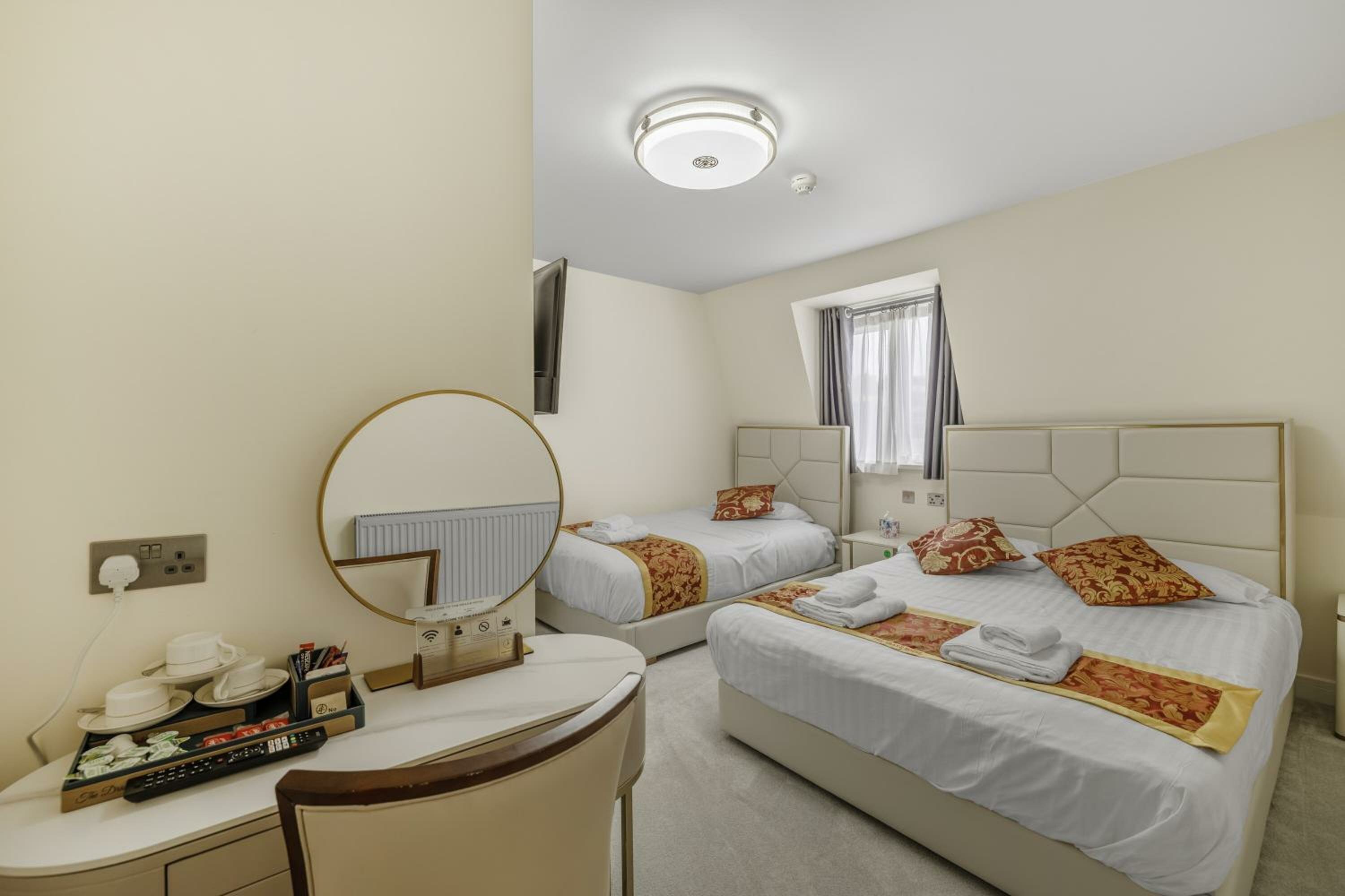 Deluxe Triple Room