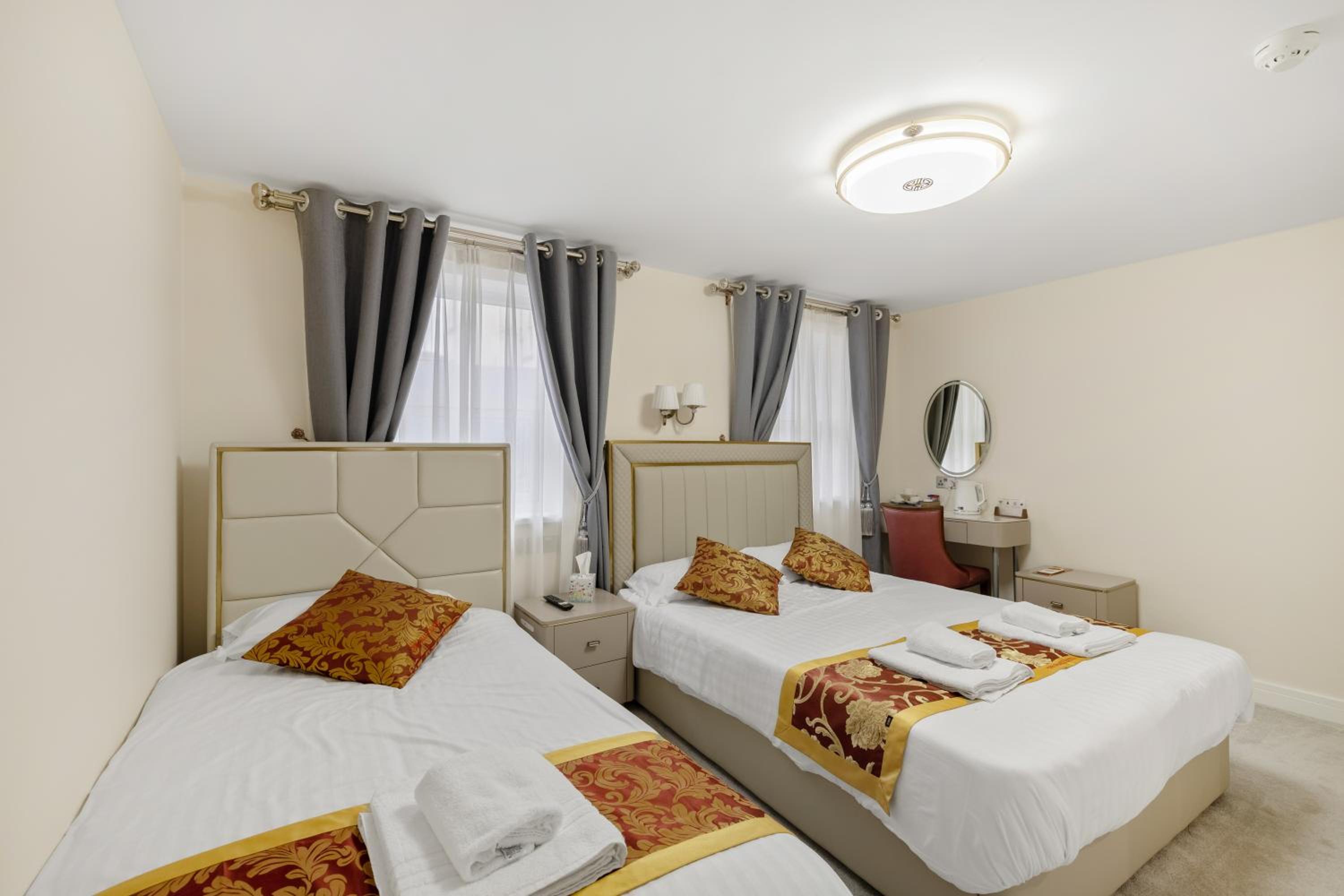 Deluxe Triple Room